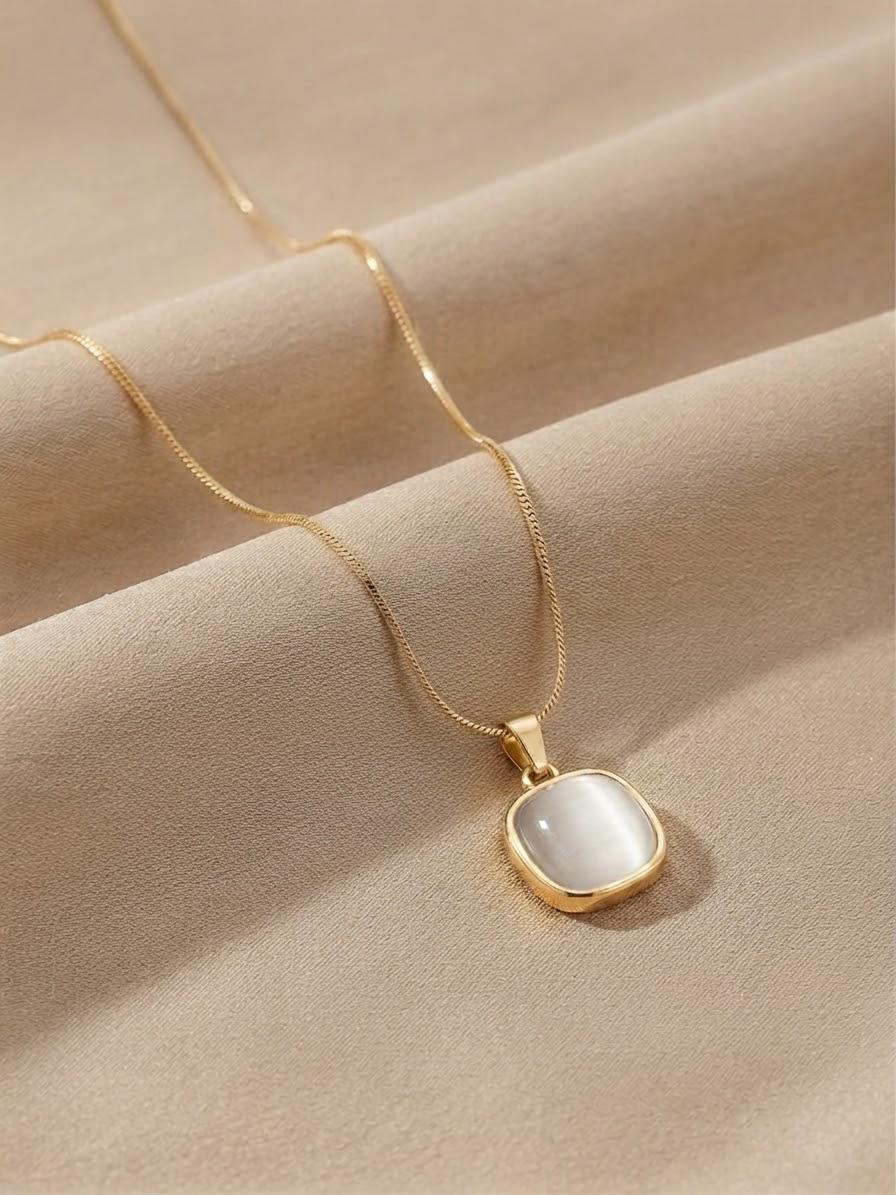 White pearl necklace